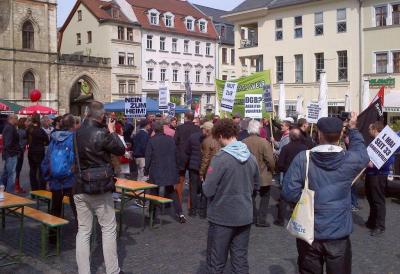 Es gibt einen kurzen Tumult