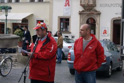 Koll. Lerche , DGB Kreisvorsitzender, läd zum Freibier.
